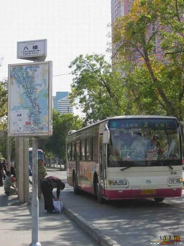 [ת��]���������˵��ɵ�"ͣ���ڰ�¥�Ķ�·����"��ɶ��˼