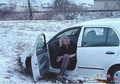 [��ͼ]Ů��һ�������ϵ۾ͷ�Ц��