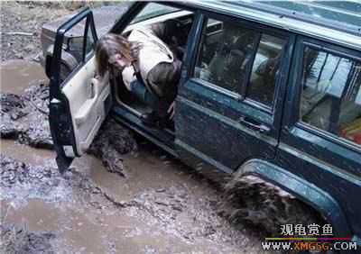 [��ͼ]Ů��һ�������ϵ۾ͷ�Ц��